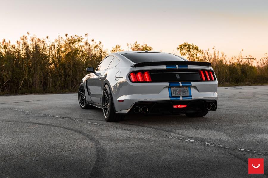  Shelby GT350 on Vossen Wheels (VFS-5) 2018 года  (фото 9 из 9)